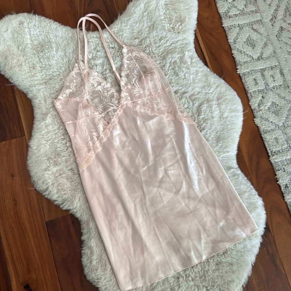 Beautiful pink nightgown!